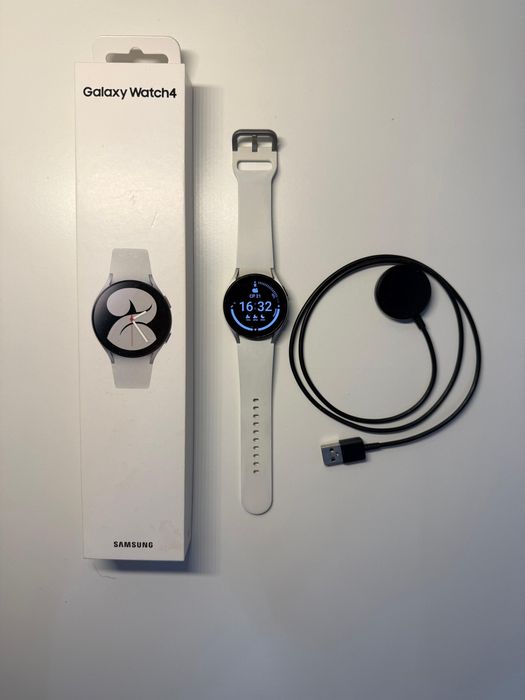 Смарт-часы Galaxy Watch4