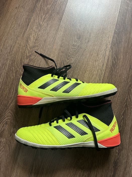 Ghete fotbal Adidas predator
