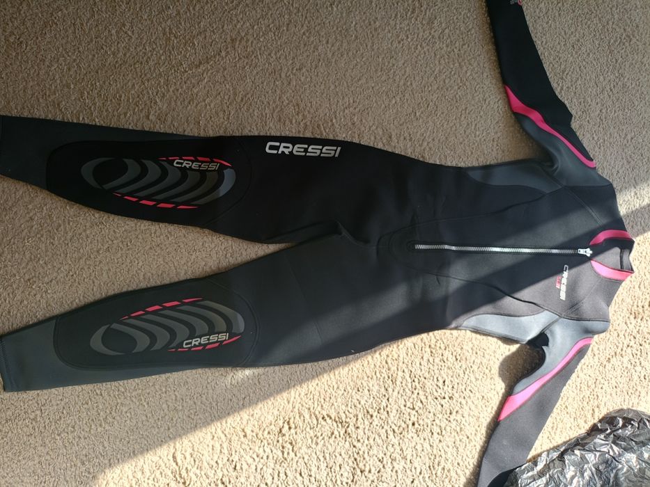 Vând costume de neopren scufundari Cressi Lady nou nou,mărimea L,grosi