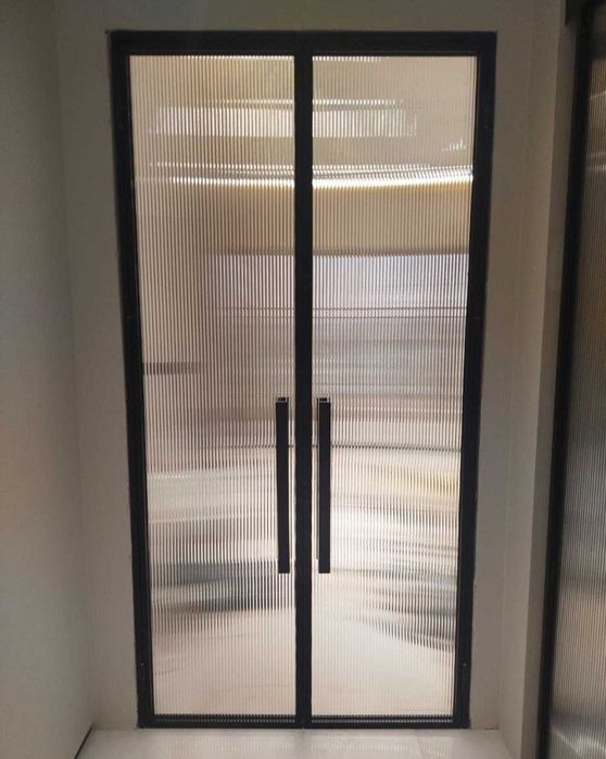 Стеклянные раздвижные перегородки в стиле лофт