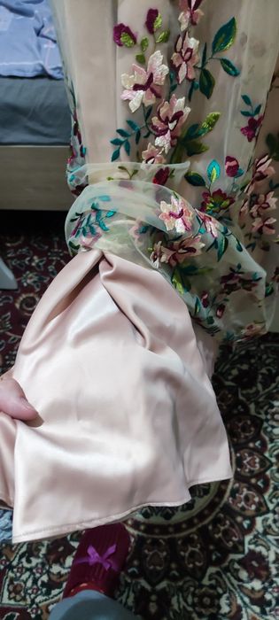 Вечернее платье с вышивкой