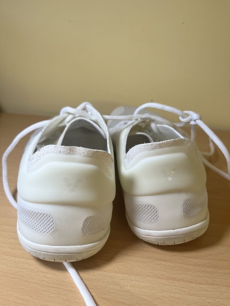 VIVOBAREFOOT – Primus Lite III Bright White. Боси обувки на Вива.