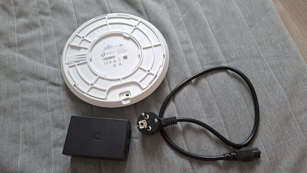 Acces Point wireless UniFi UAP-AC-PRO, 450 Mbps/1300 Mbps,5Ghz