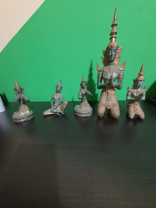 Statuii Îngerii lui Buddha