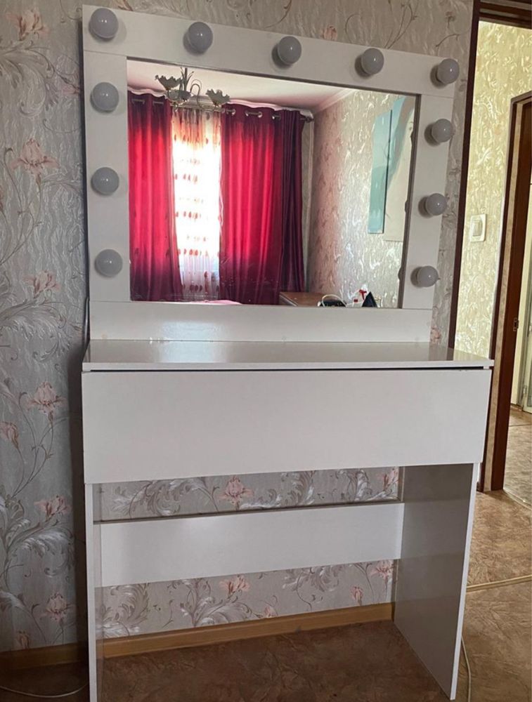 Диван угловой из 4-х частей и комод с креслом