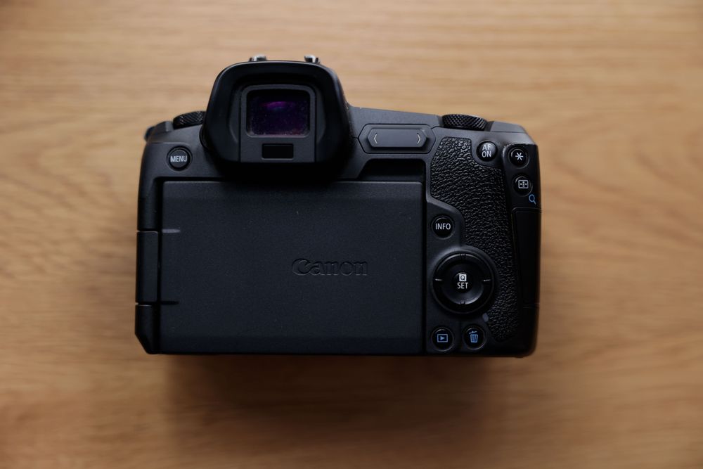 Фотоапарат Canon EOS R + 128GB Sandisk ExtremePro