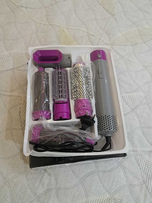 Продавам се маша за коса !