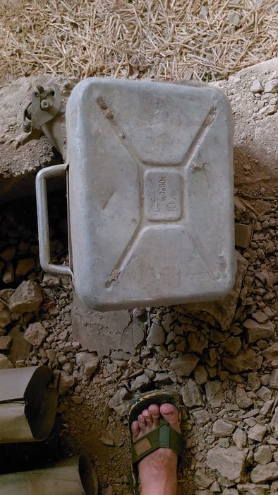 Канистры продаются