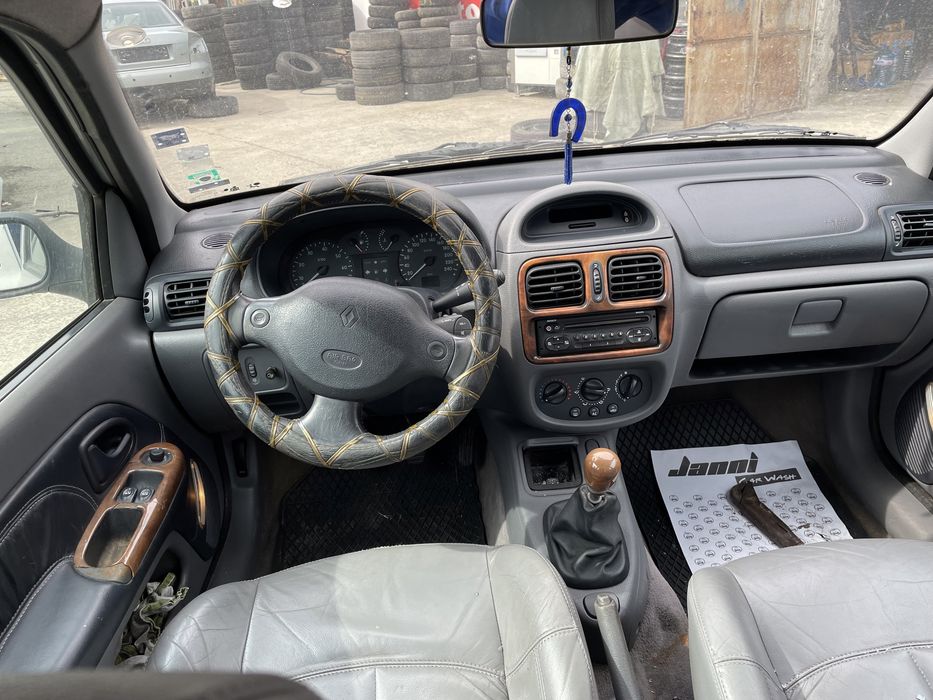 Renault Clio 1.6 90hp 1999 На Части