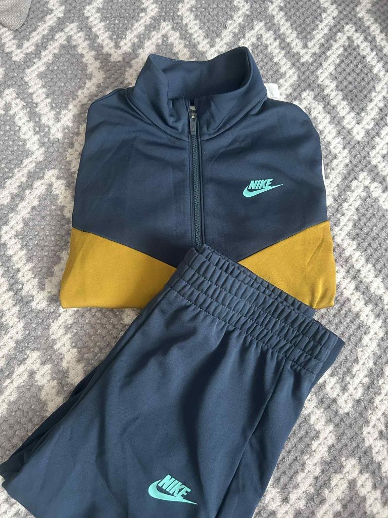 Оригинални екипи на Nike 158-170см