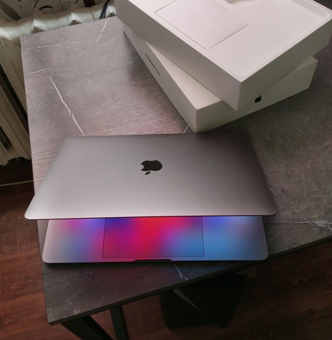 Официальный MacBook PRO. Full комплект полный мах.