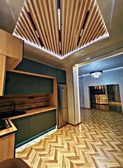 Аренда. Новомосковская.  2комнатная высокопотолочка