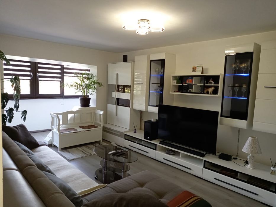 Vand apartament 3 camere