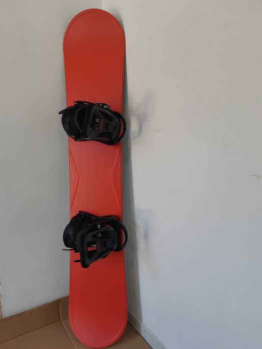 Placa snowboard 146 cm noua cu legaturi Burton noi - boots