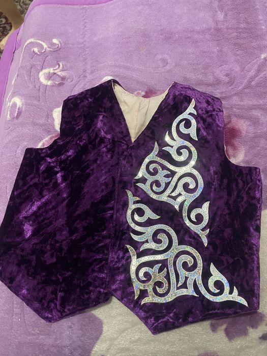 Здраствуйте продам жилетки национальные две пары по 4000