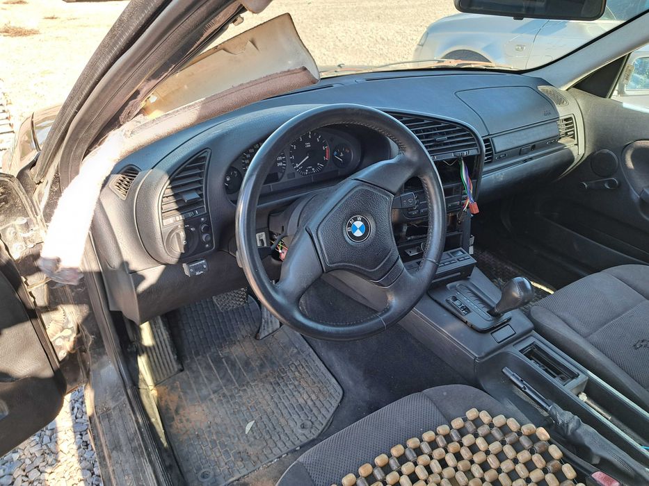 BMW e36 седан 318i автоматик на части, бмв 318i, черно, 1994, София