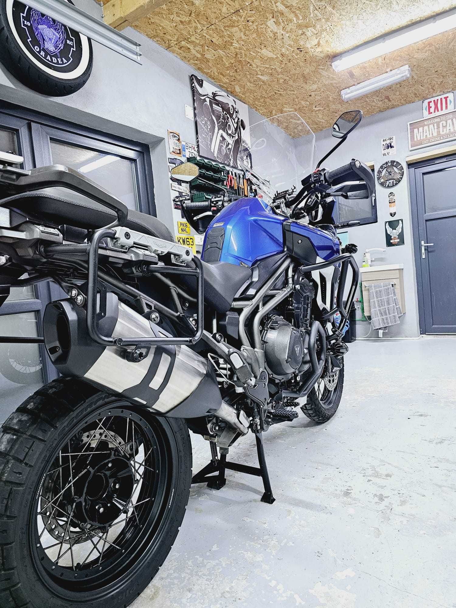 Triumph Tiger 1200 Explorer XCX 2016  ( Nu BMW GS 1250 , 1200 , 1300 )