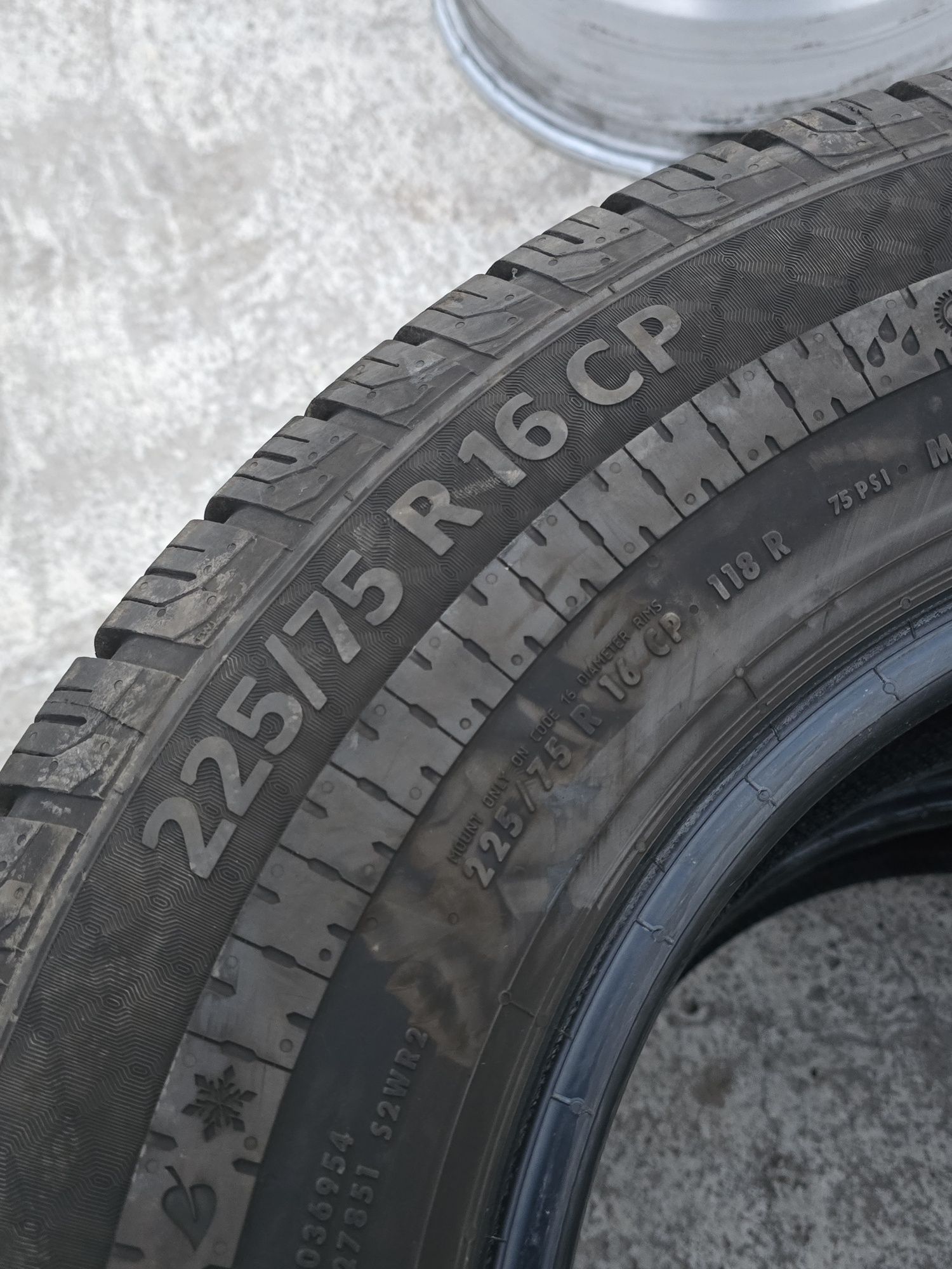 4 Броя Бусови Гуми 225/75/16C Continental 4,5 - 5mm 2018 и 2021DOT