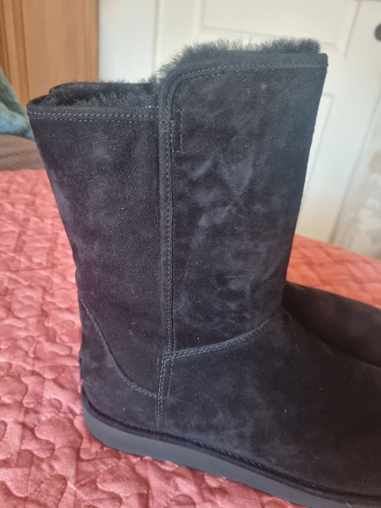 Ghete de damă UGG mărime 12 US,  UK 10,5 sau EU 45+