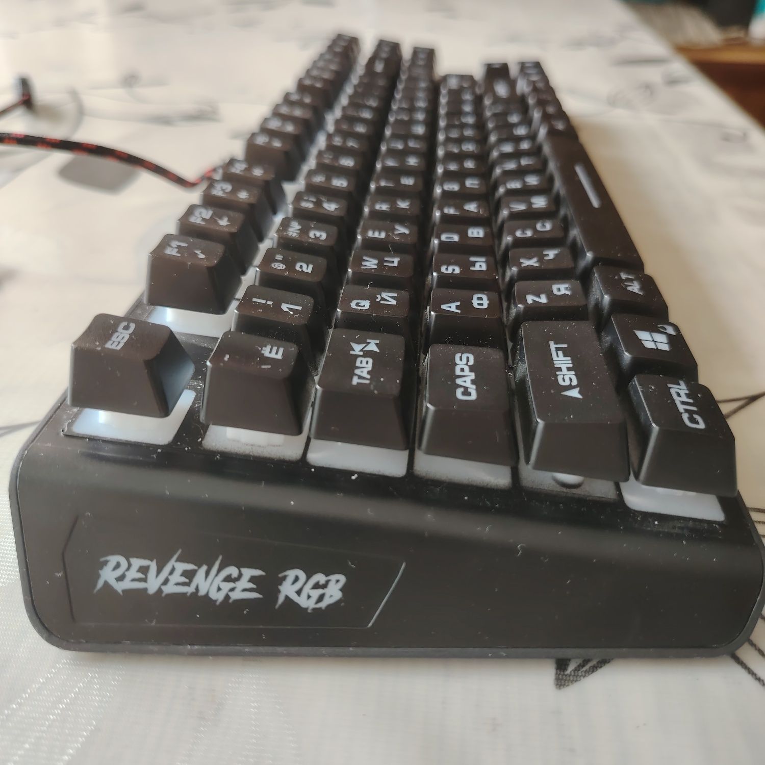 Продам клавиатуру, Revenge rgb, рабочая, б/у: 1 неделя пользования