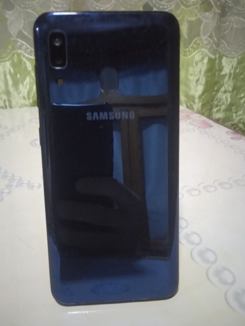 Samsung A20 обмен на редми