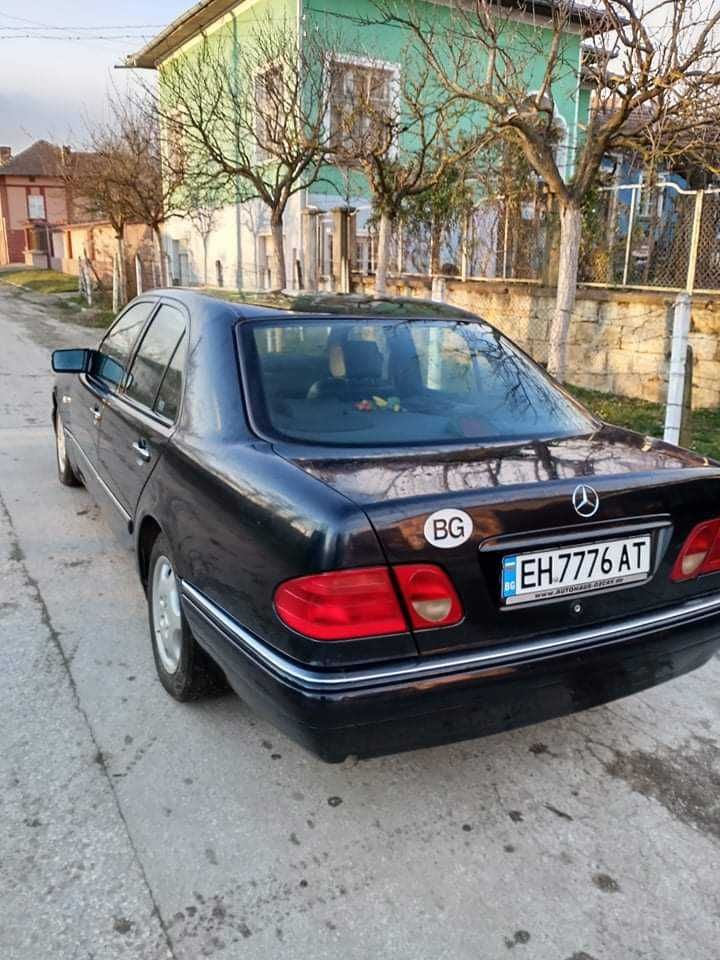 Автомобил Mercedes/ Мерцедес
