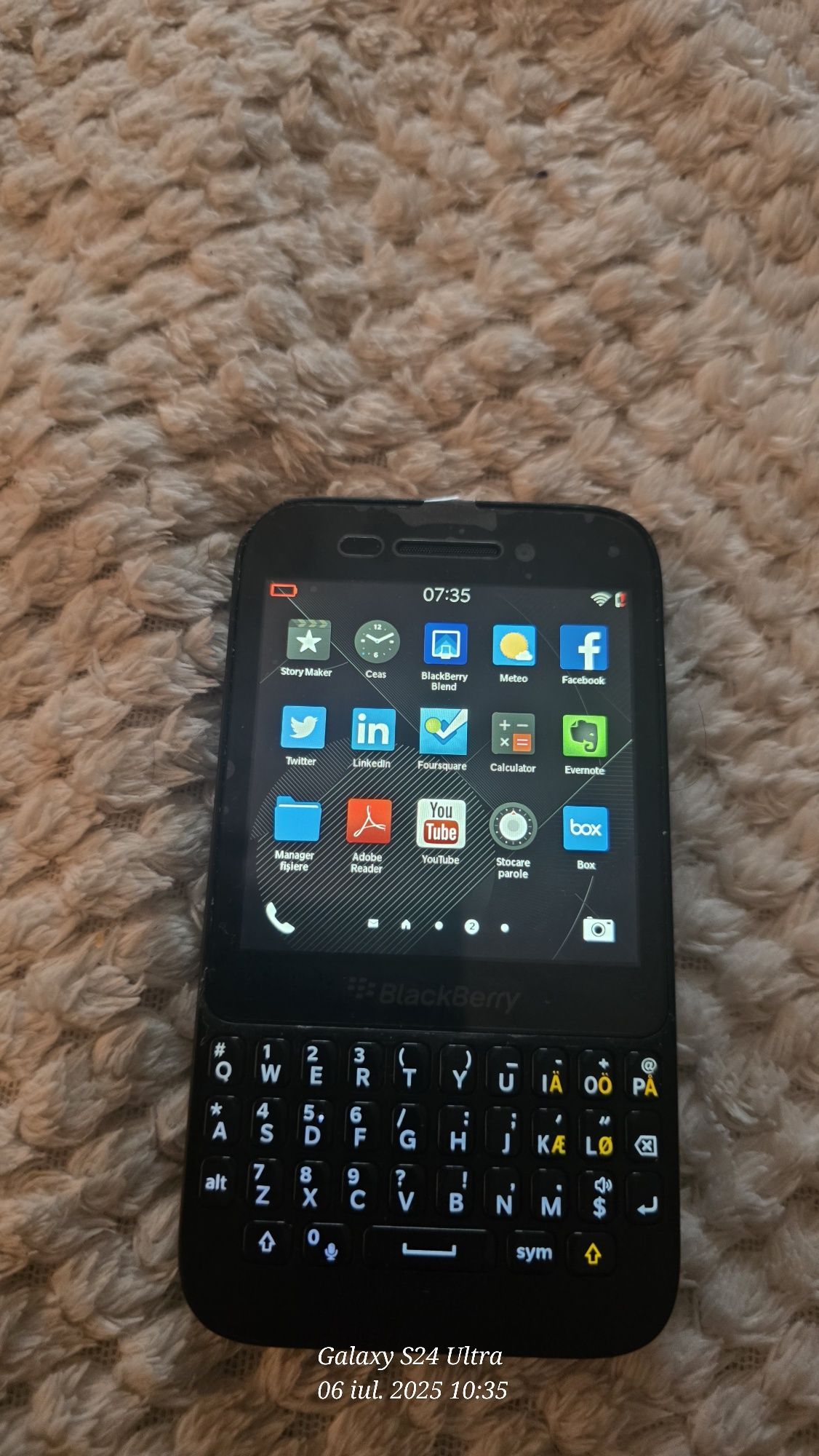 Blackberry q5. Folie display.. Zero zgârieturi pe Dispaly..