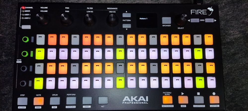 Продам Akai professional fire fl studio.
Контроллер для знаменитой daw