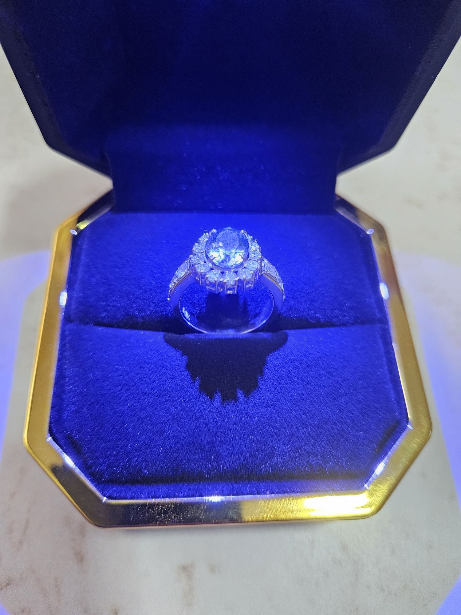 Inel aur alb 18 k cu tanzanit natural și diamante naturale
