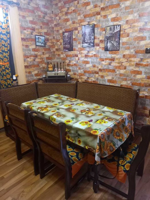 Кухненски ъгъл с маса и 3 стола