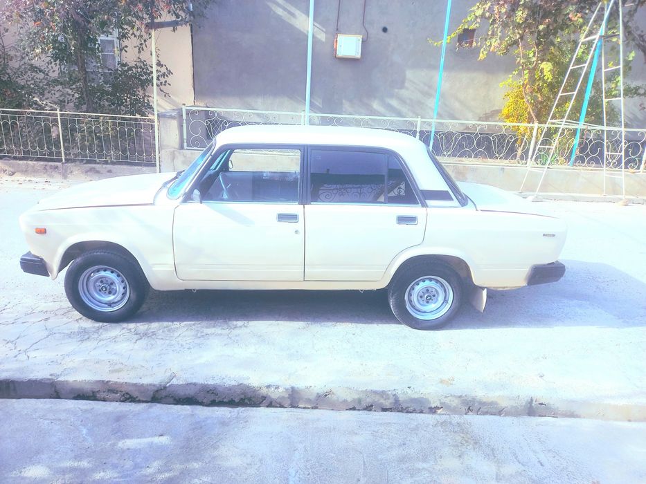 Vaz 2107 sotiladi