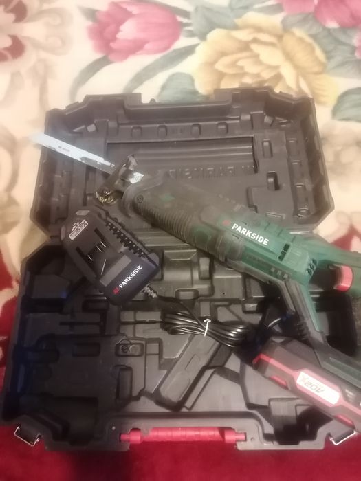 Fierăstrău sabie cu acumulator