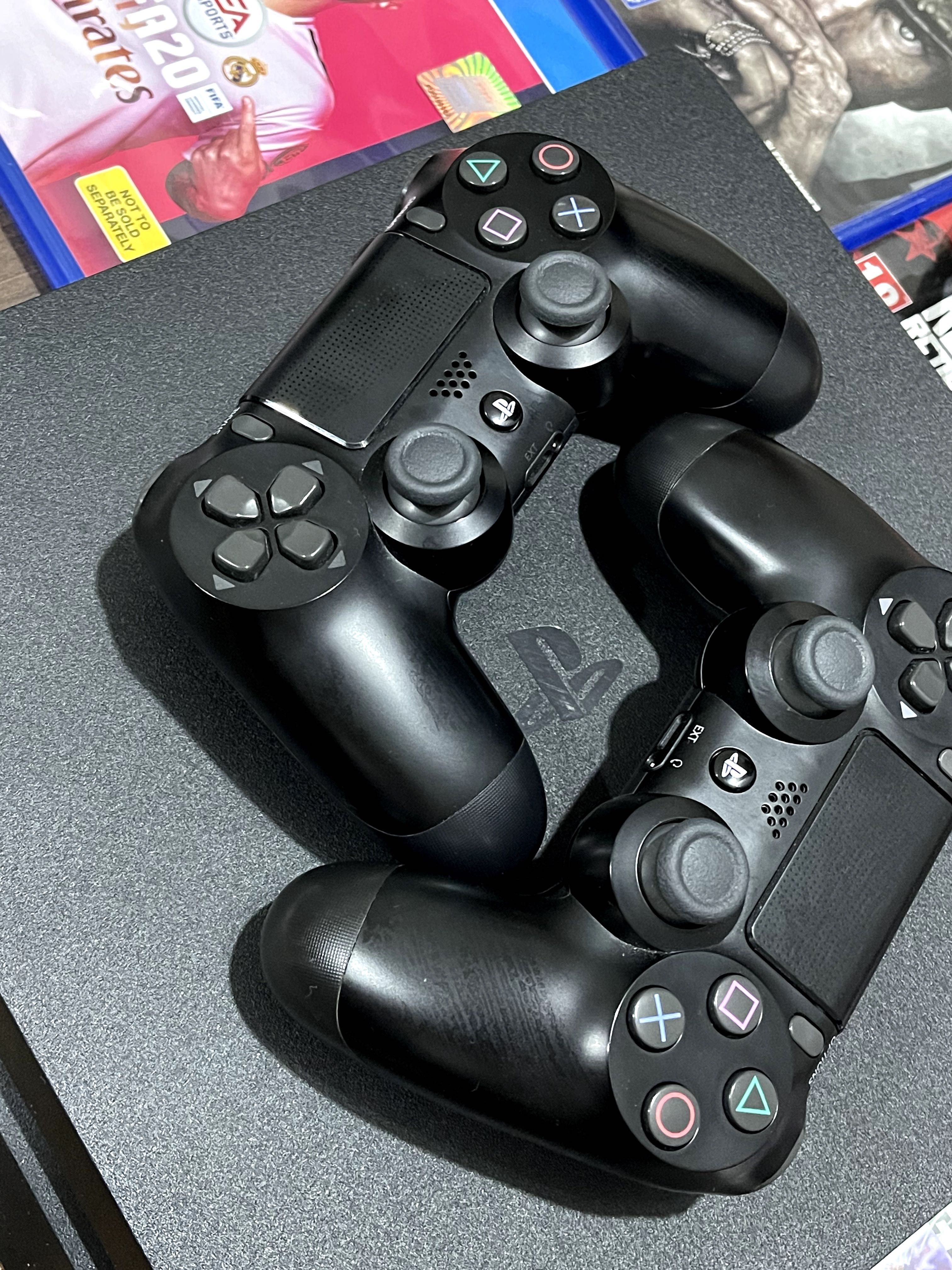 Playstation Slim 1TB + pachet 2 controllere, cabluri, jocuri