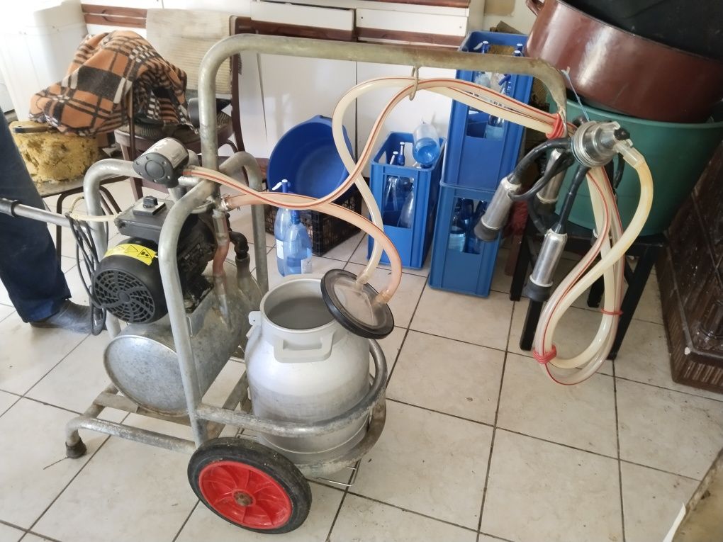 Aparat de muls vaci