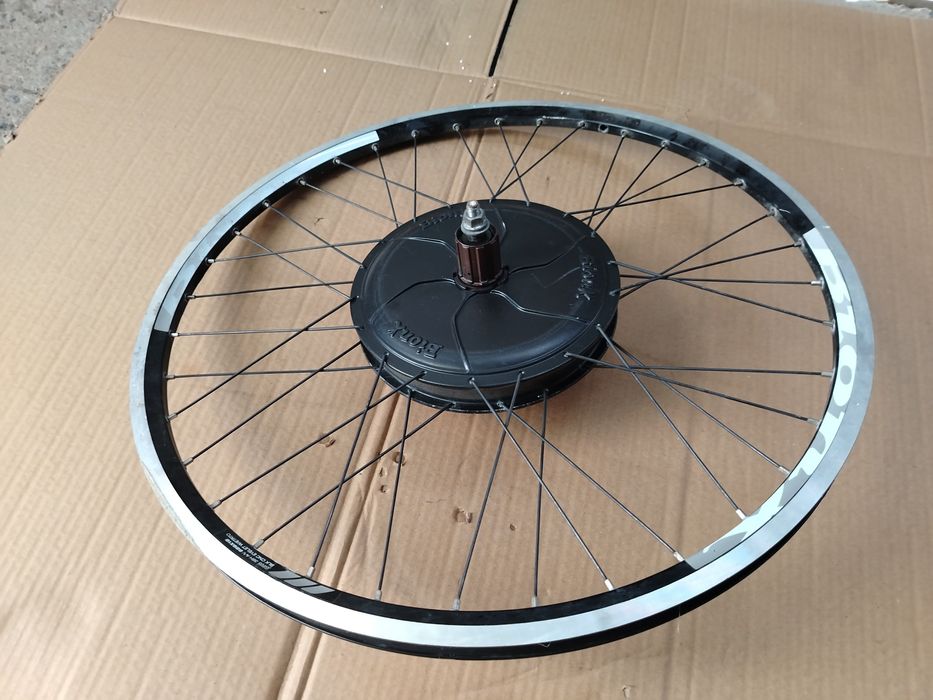Roata de bicicleta cu motor electric 48v