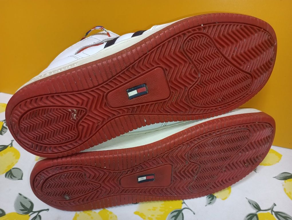 Tommy Hilfiger N 43 - 35 лв