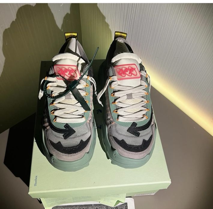 Adidasi off white odsy 1000