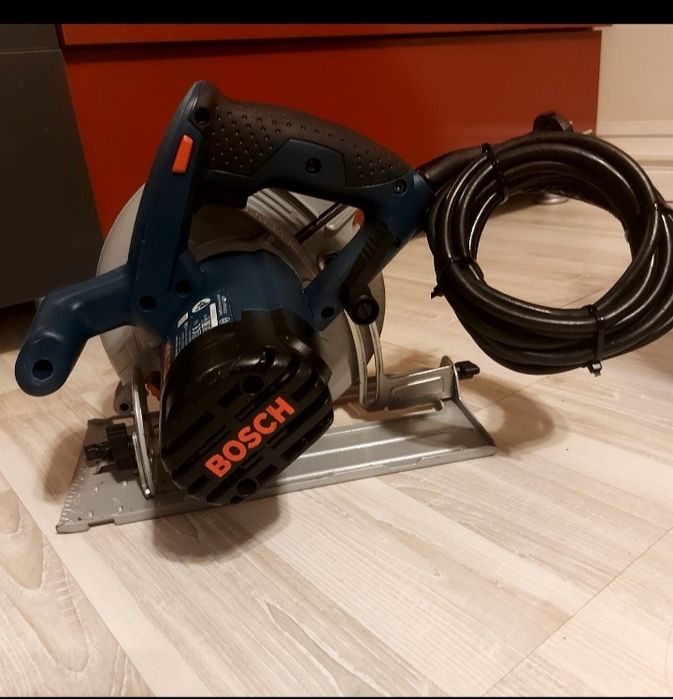 Fierăstrău circular Bosch