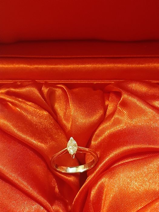 Inel aur alb 18kt, Diamant Marquise 0.46 kt  VS