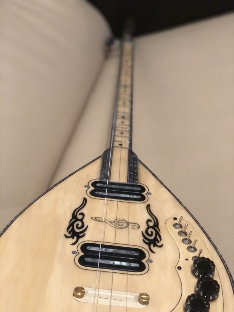 Electro-Baglama Saz ( chitara turceasca)