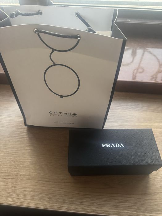 Солнцезащитные очки PRADA