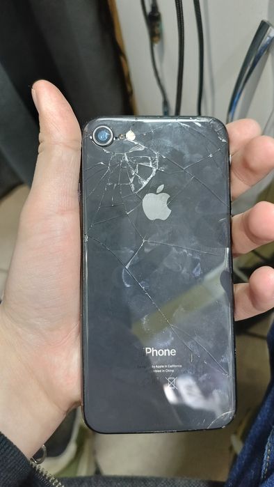 Продам Айфон 8 Работаеть ватцап