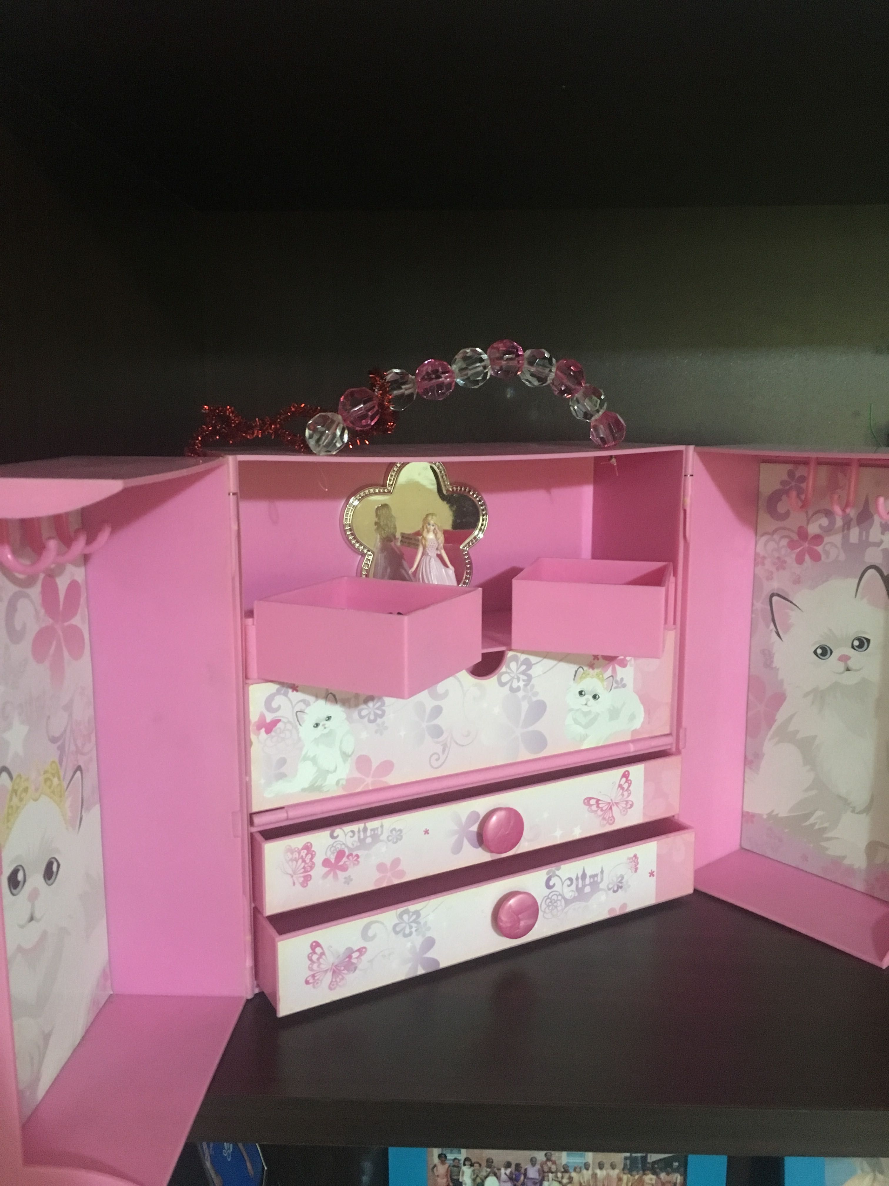 Barbie, играчка-гардероб. Размер 20х21 см.