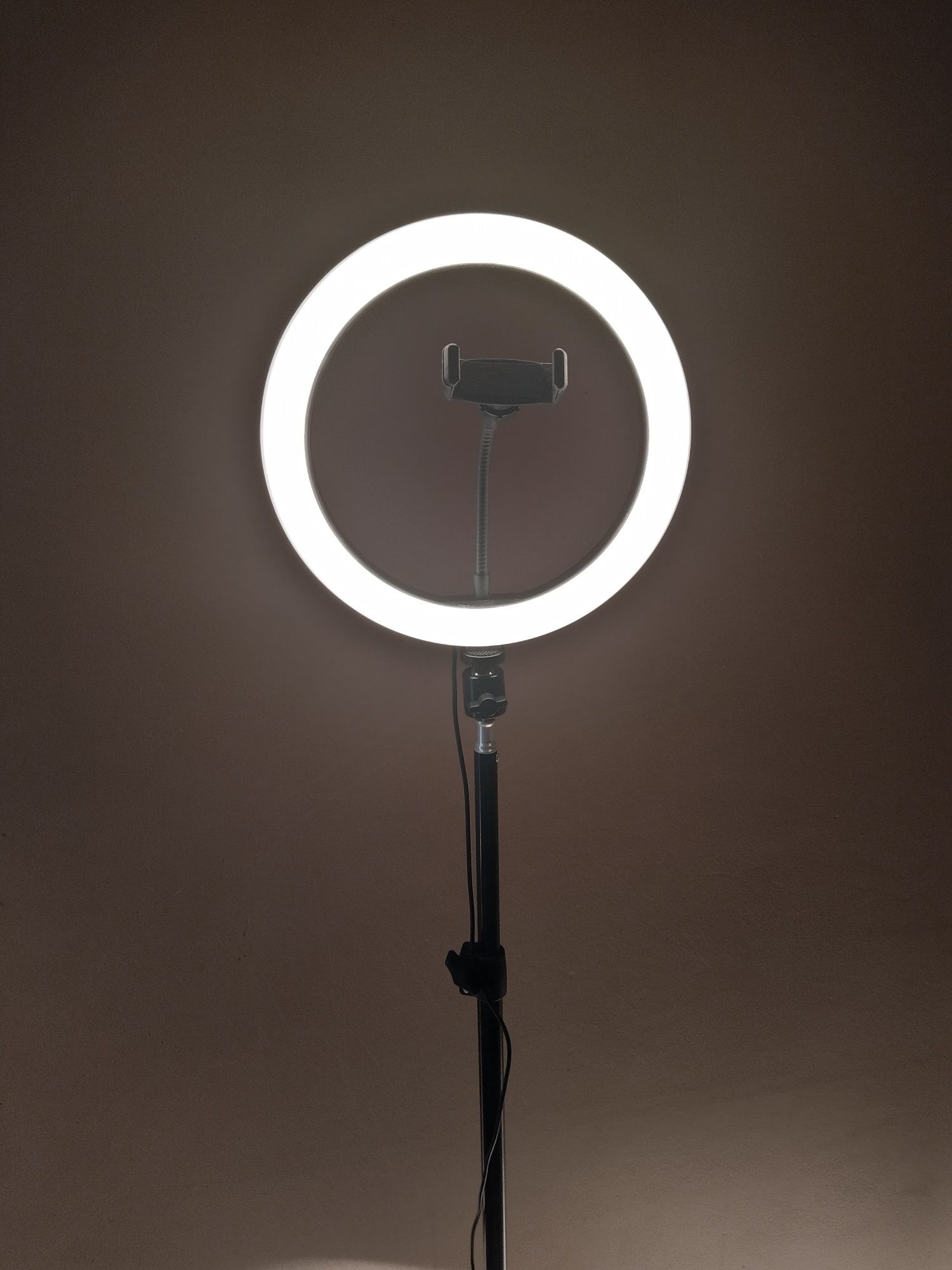 Led Ring - Ринг лампа 10 инча с трипод до 180 см.