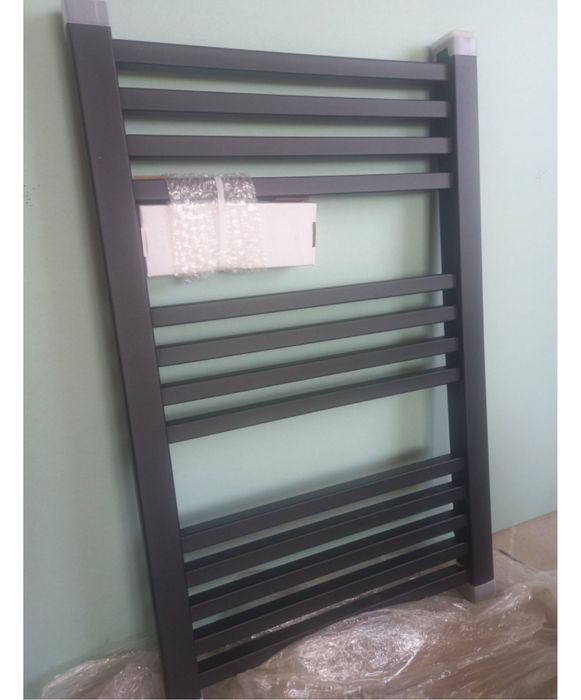 Черный полотенцесушитель новый