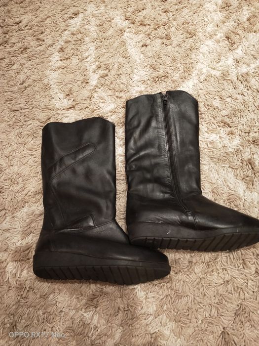 Продам женские новые кожаные сапоги