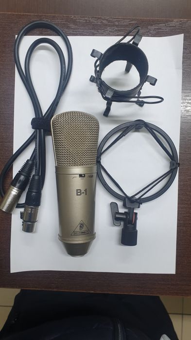 Студийный конденсаторный микрофон Behringer B1