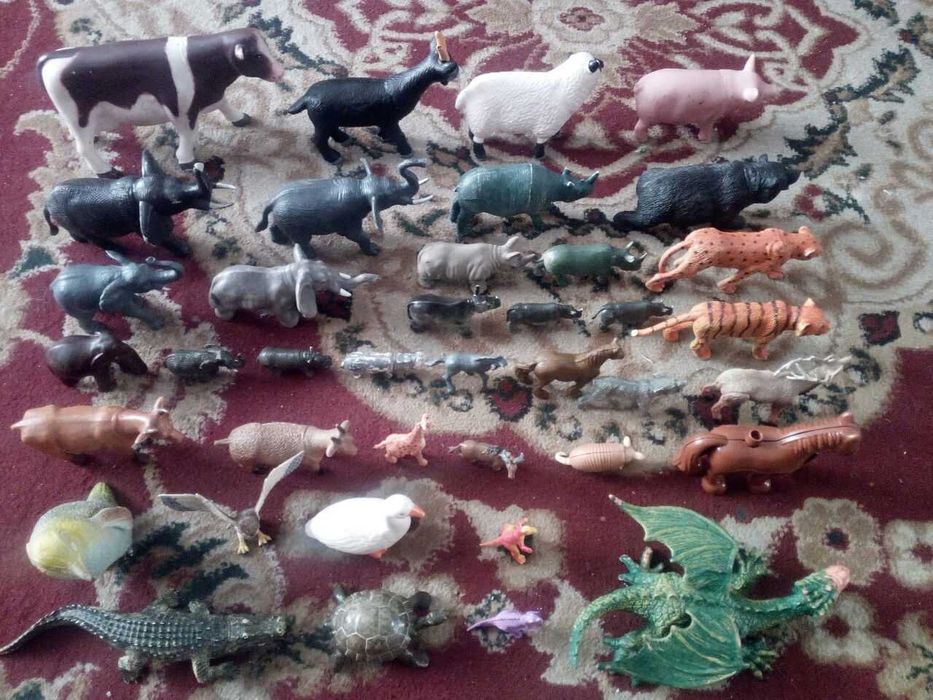 Продаю игрушки животные и рыбы