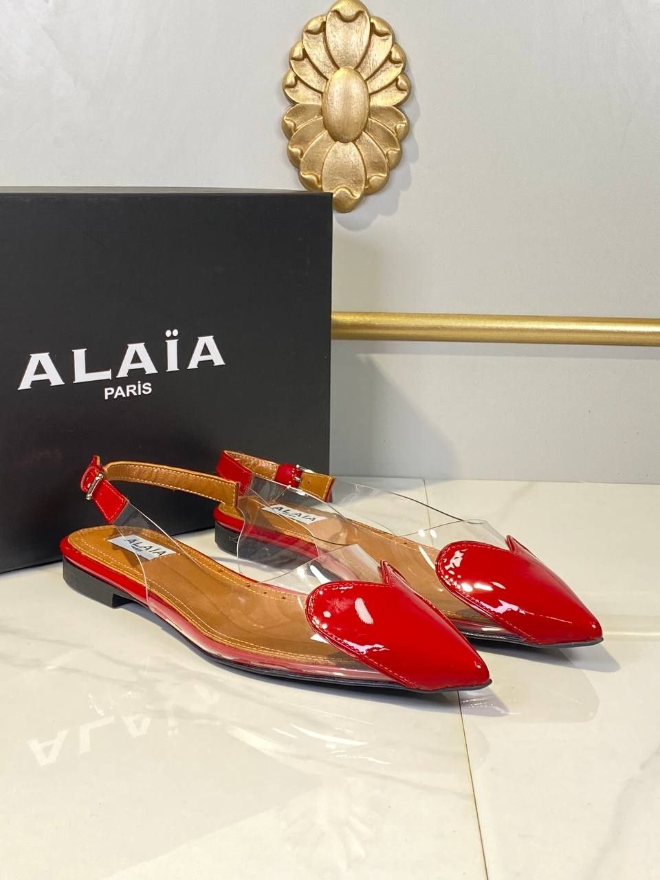 Нови обувки Alaia със сърца