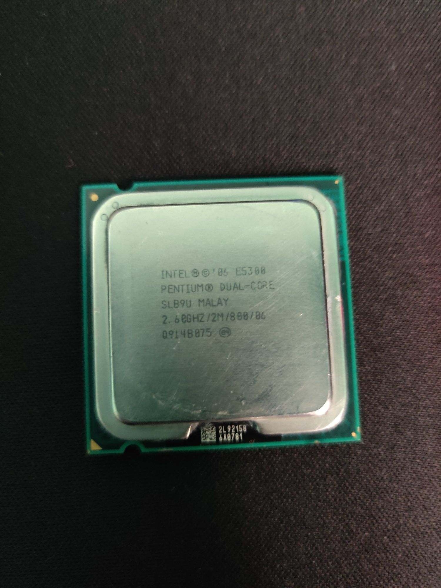 2 Procesoare Intel
